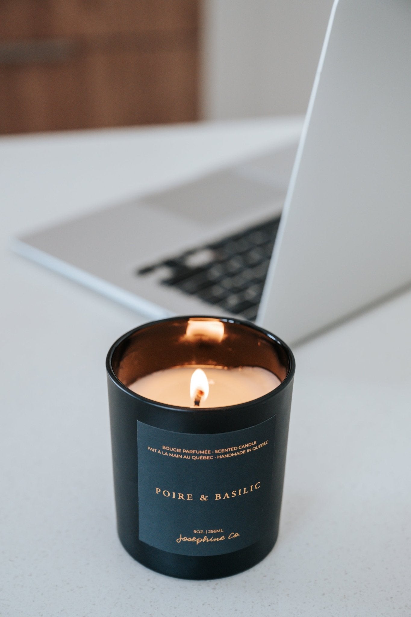 Chandelle 9 oz Poire Basilic – Parfum Fruité et Frais - Joséphine Co®