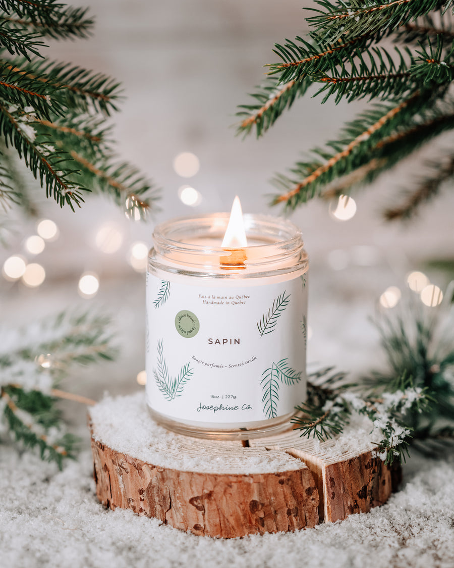 Fir candle with wooden wick